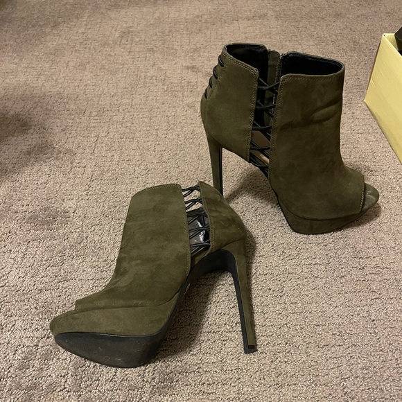 Olive bootie - Picture 1 of 2